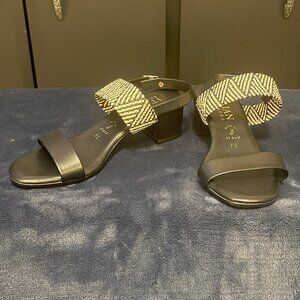 Women's Size 7.5 Italian Shoemakers Sandals
